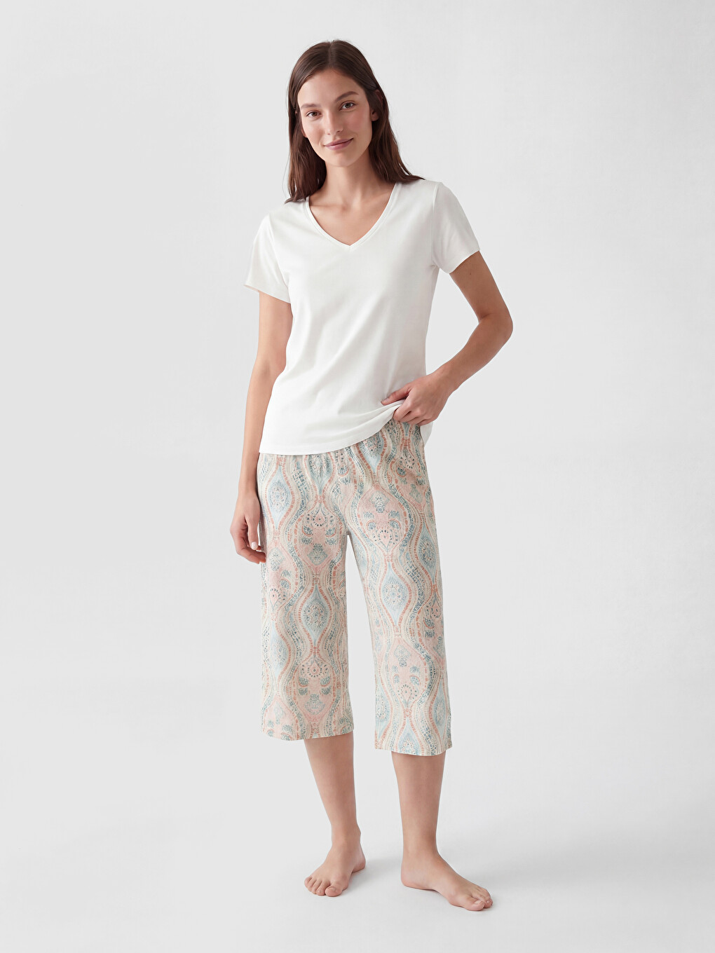 V Yaka Desenli Kadın Kaprili Pijama Takımı-1