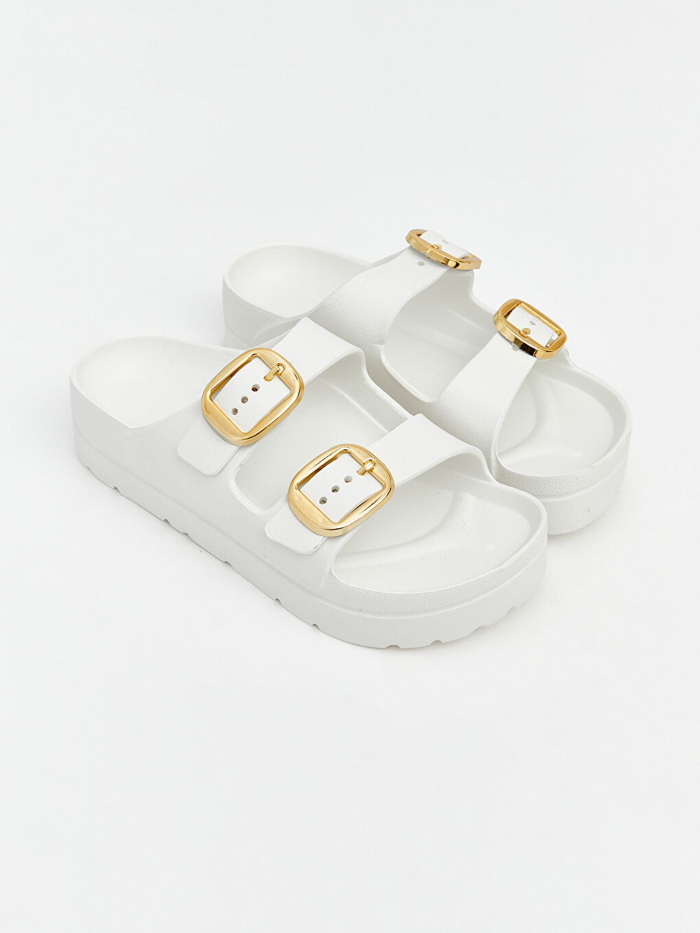 Ženske papuče sa debelim đonom i detaljem kopče