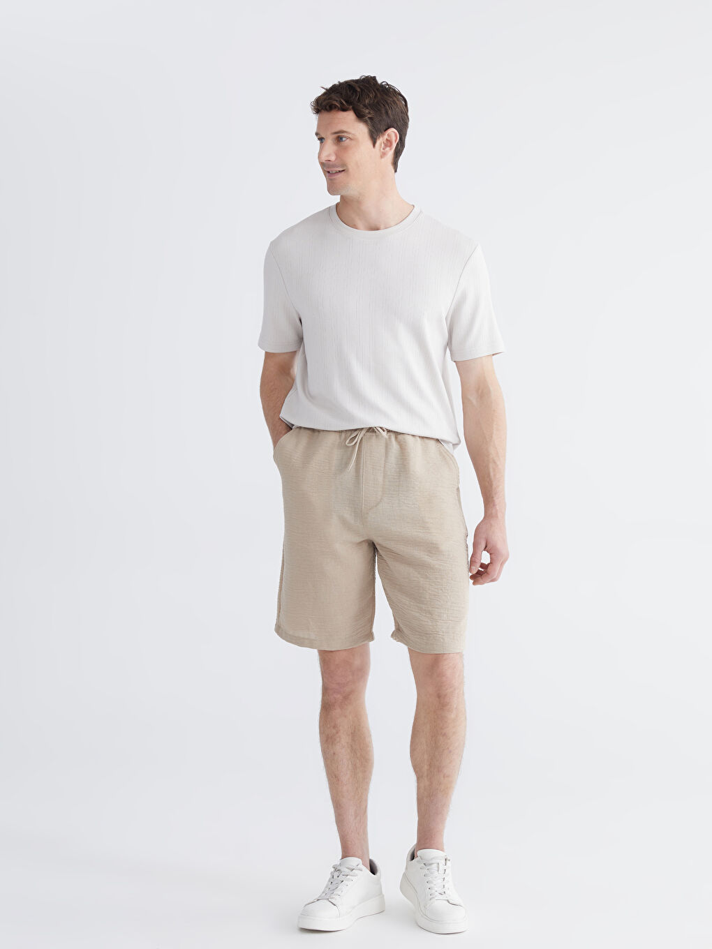 Bej Rahat Kalıp Armürlü Erkek Şort