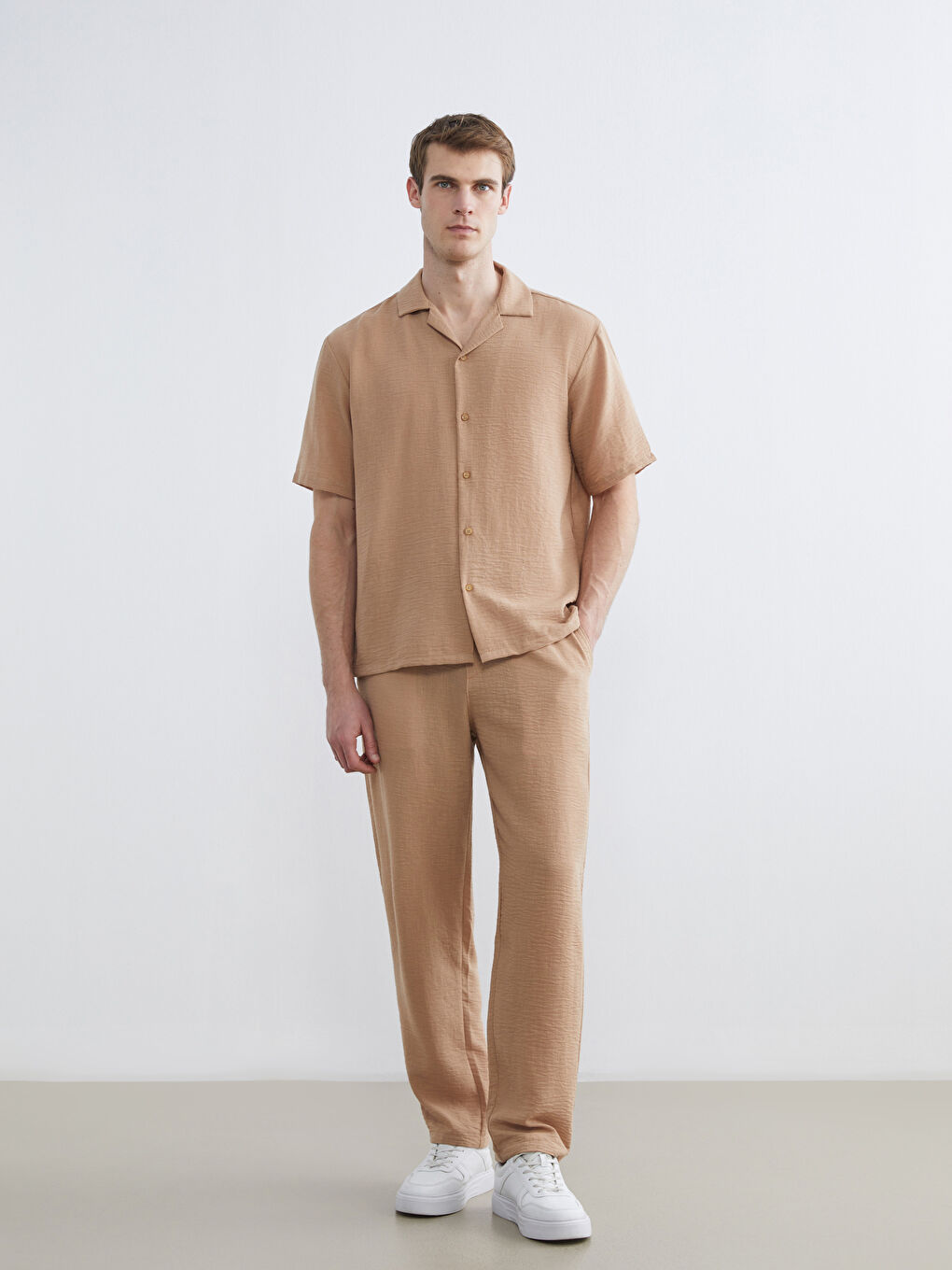 Kahverengi Rahat Kalıp Armürlü Erkek Pantolon