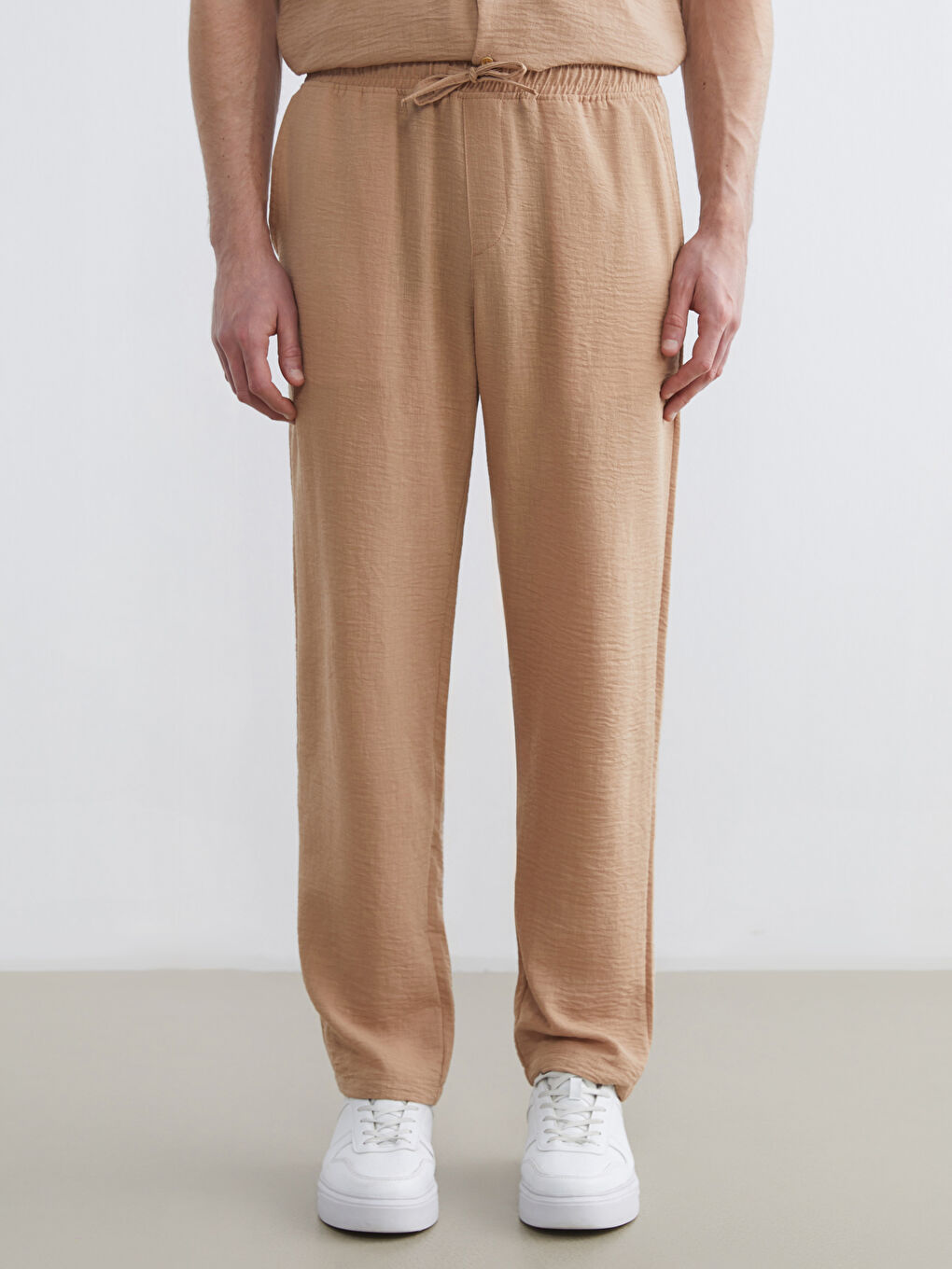 Kahverengi Rahat Kalıp Armürlü Erkek Pantolon-1