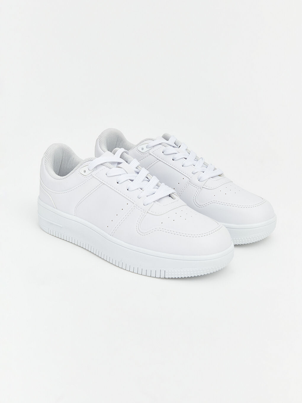 Beyaz Deri Görünümlü Kadın Spor Ayakkabı