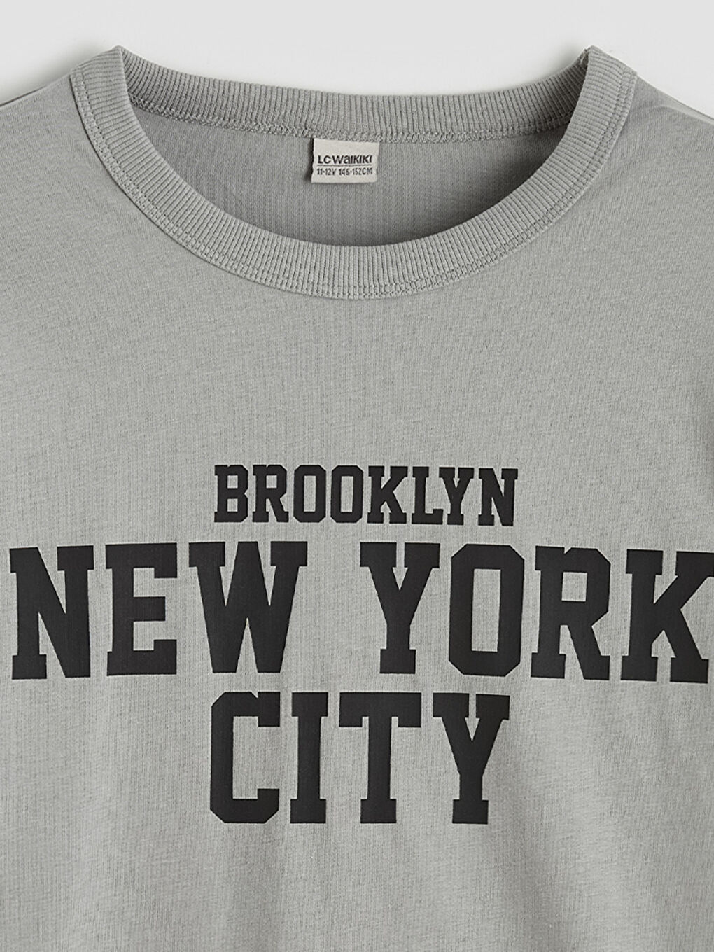 ბიჭი რუხი მაისურები და ზედები-2