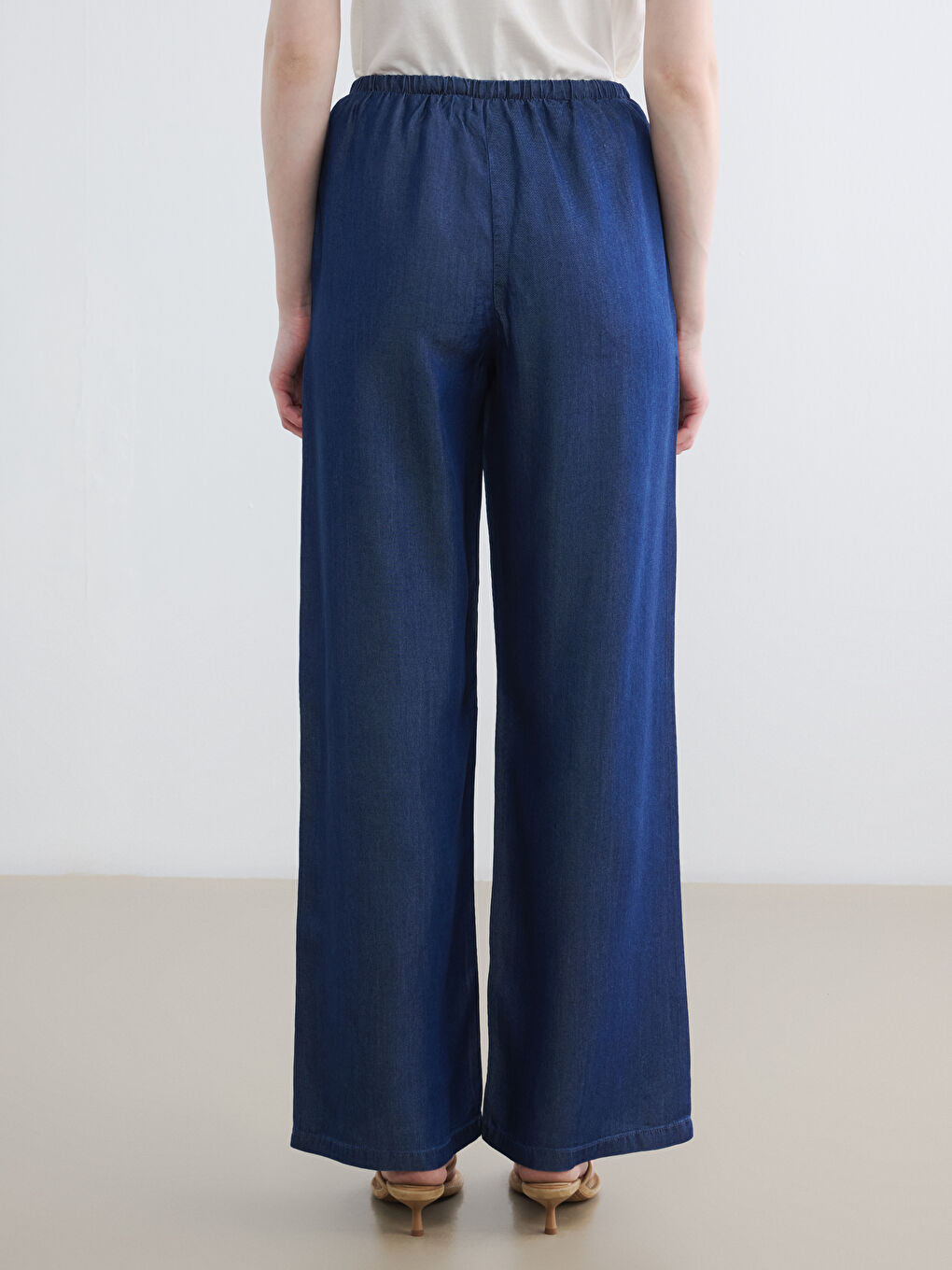 Elastic Waist Wideleg Women's Jeans-3