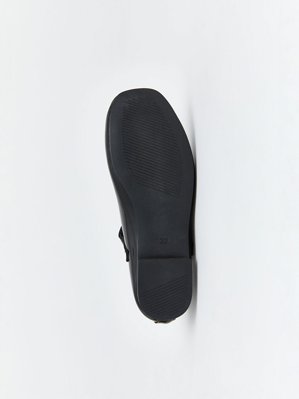 Siyah Deri Görünümlü Kız Çocuk Babet-3