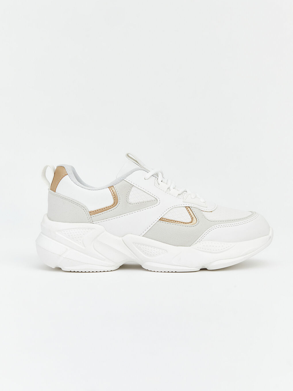Beyaz Bağcıklı ve Kalın Tabanlı Kadın Spor Ayakkabı-1