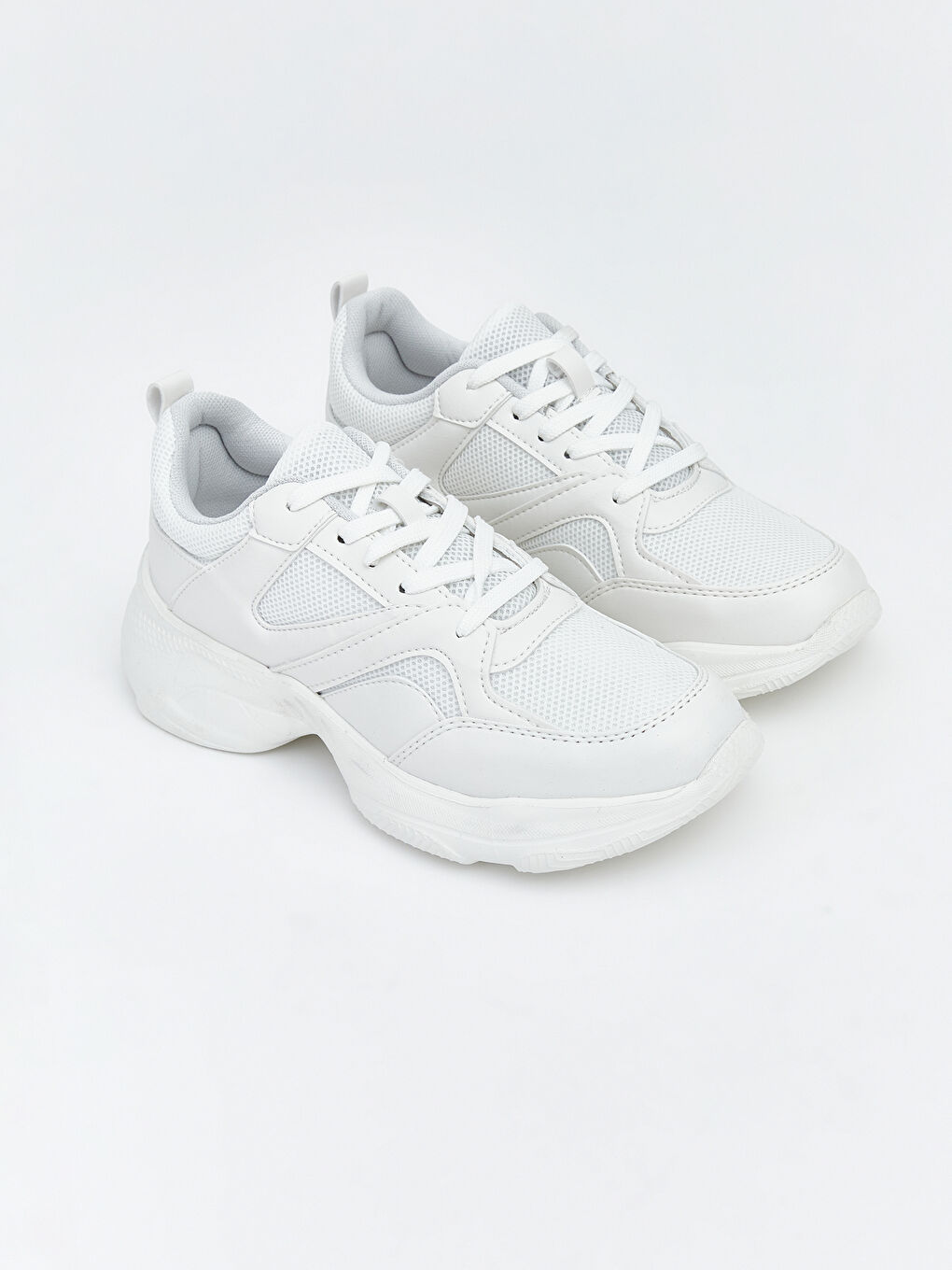 Beyaz Bağcıklı Kadın Spor Ayakkabı