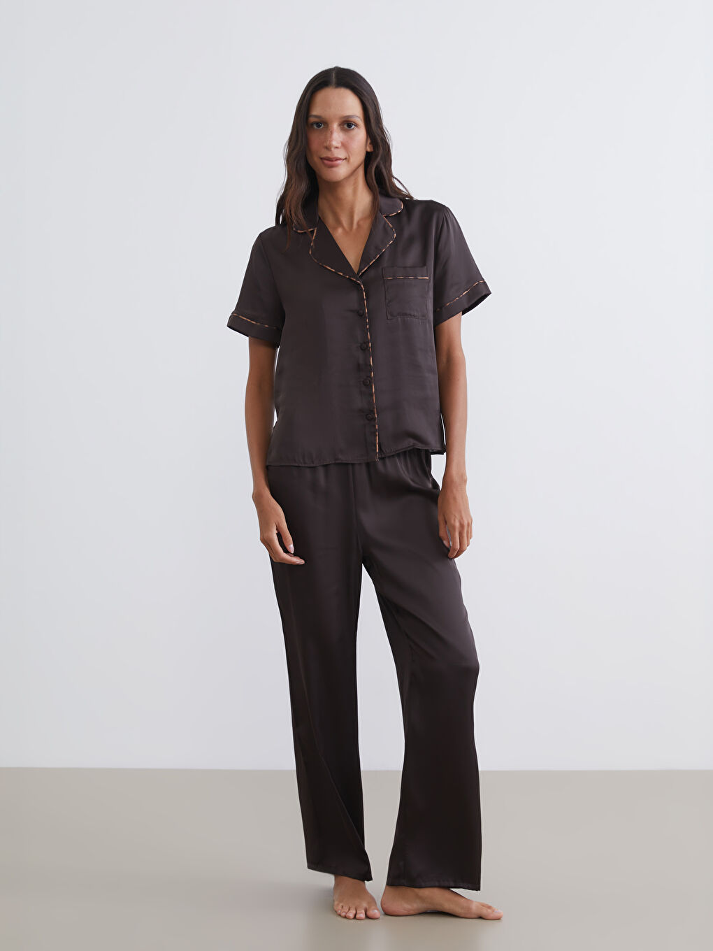 Kahverengi Gömlek Yaka Saten Kadın Pijama Takım