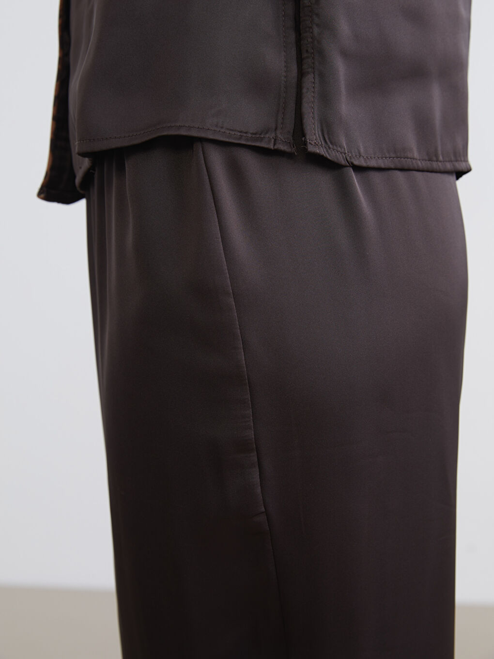 Kahverengi Gömlek Yaka Saten Kadın Pijama Takım-3