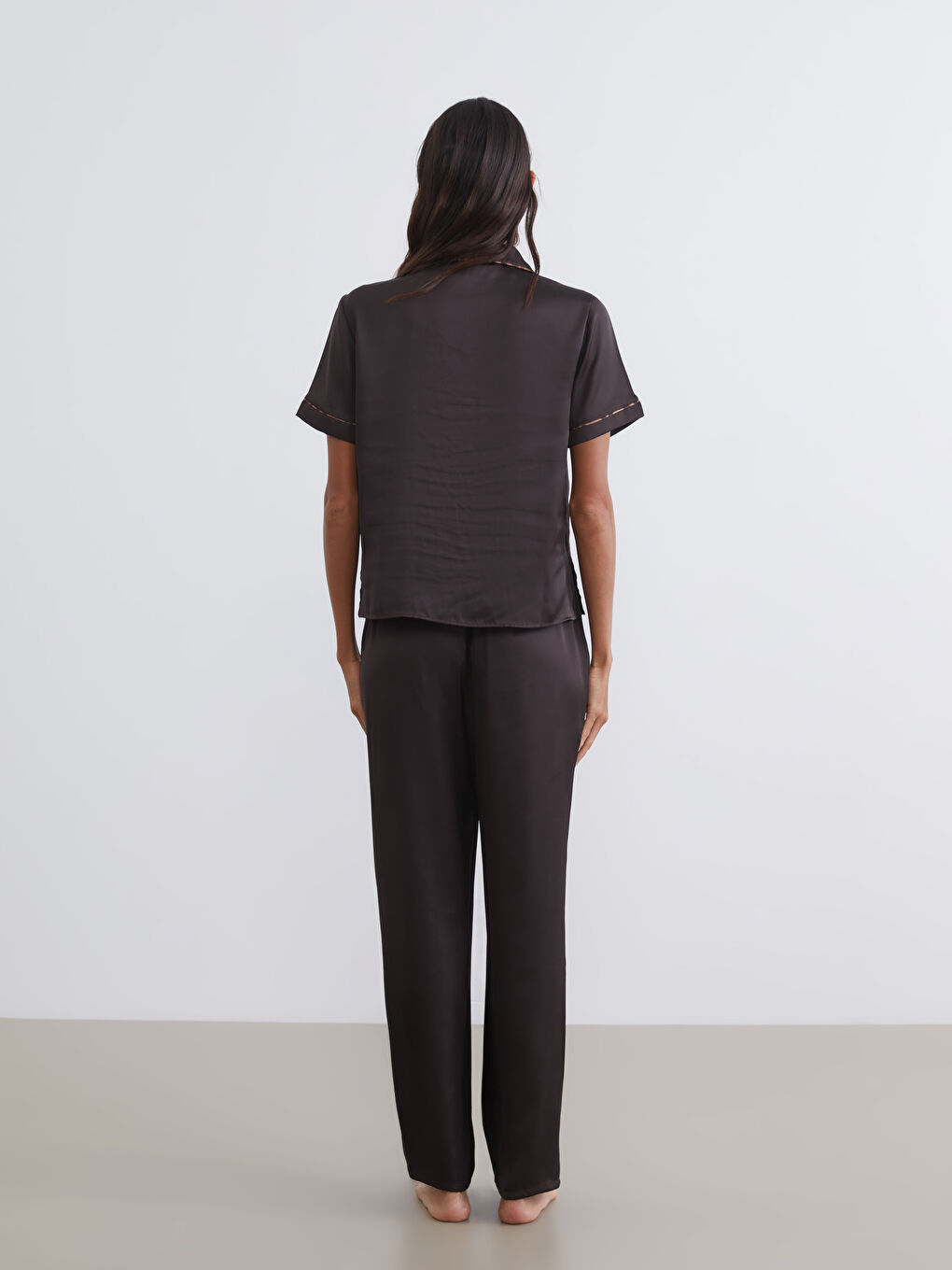 Kahverengi Gömlek Yaka Saten Kadın Pijama Takım-4