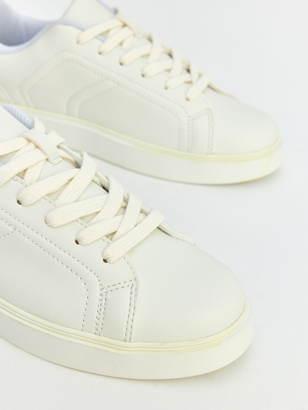 Beyaz Deri Görünümlü Kadın Spor Ayakkabı-1