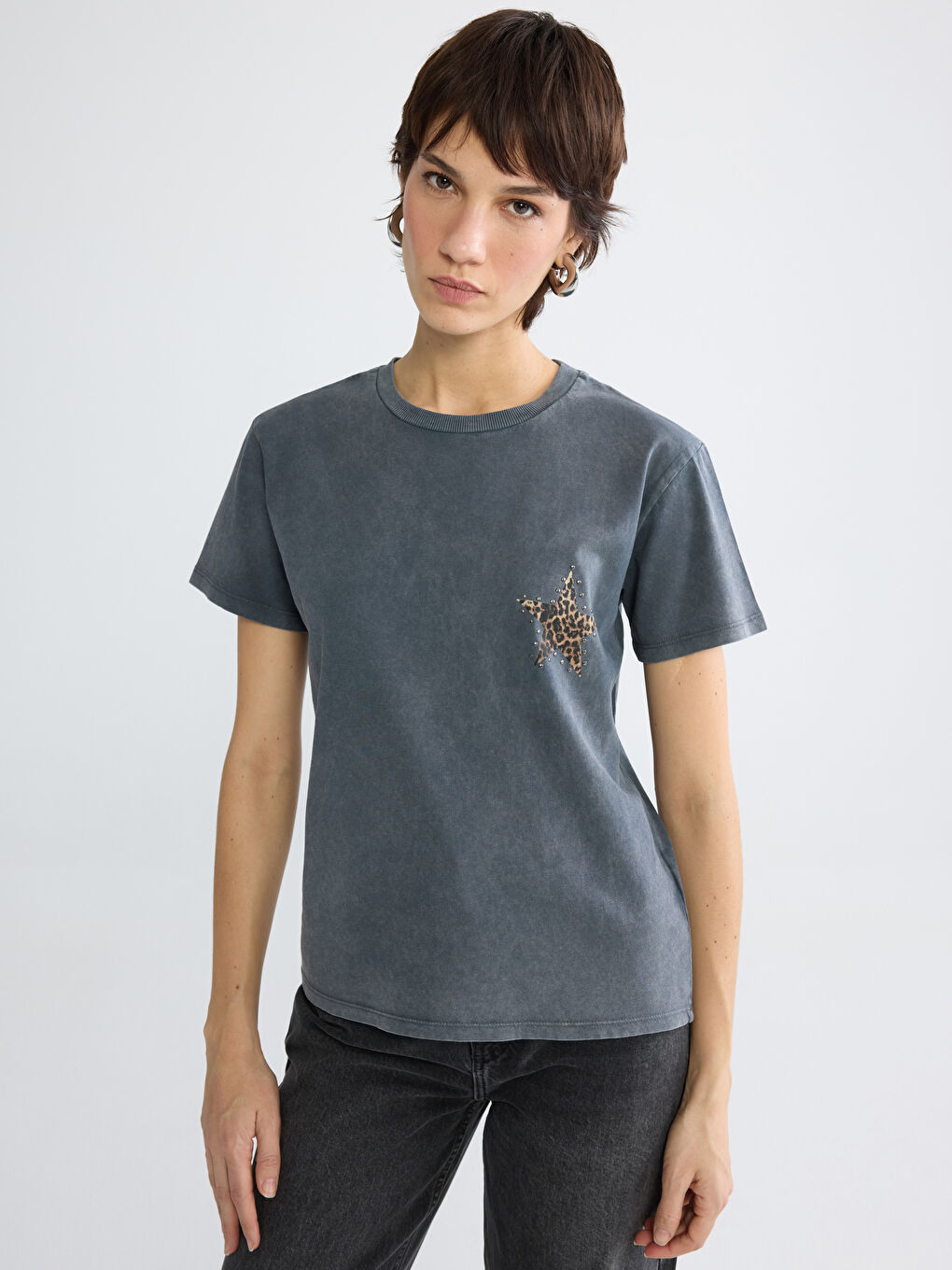 Antrasit Bisiklet Yaka Yıldız Baskılı Kadın Tişört