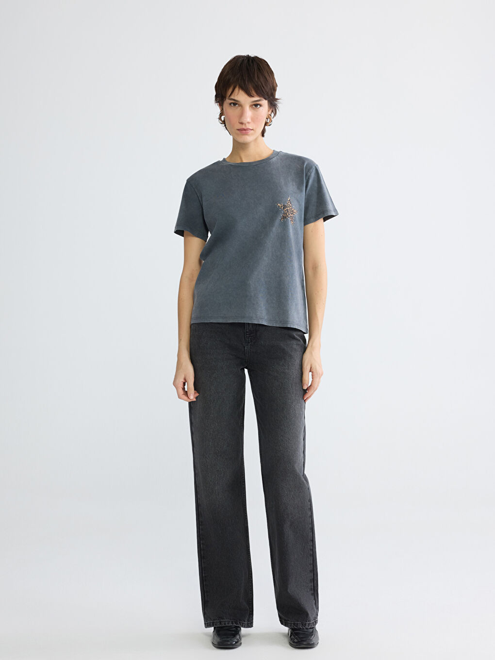 Antrasit Bisiklet Yaka Yıldız Baskılı Kadın Tişört-1