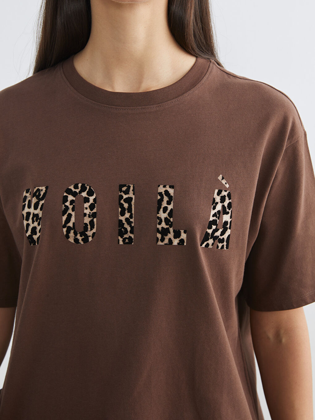 Kahverengi Bisiklet Yaka Baskılı Oversize Kadın Tişört-2