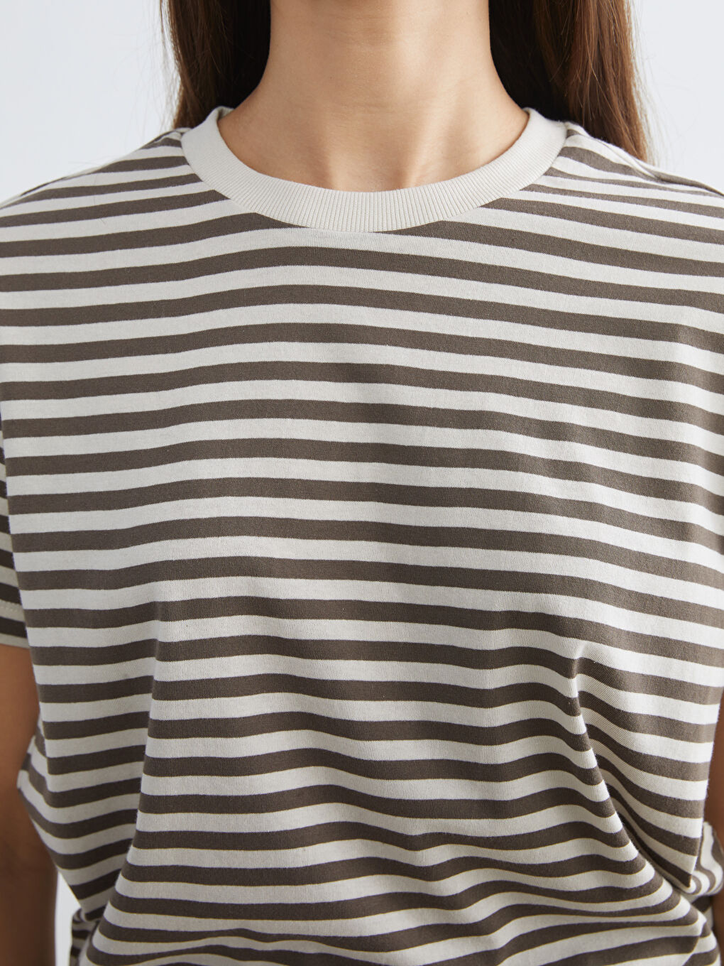 Majica sa prugama i okruglim izrezom.-2