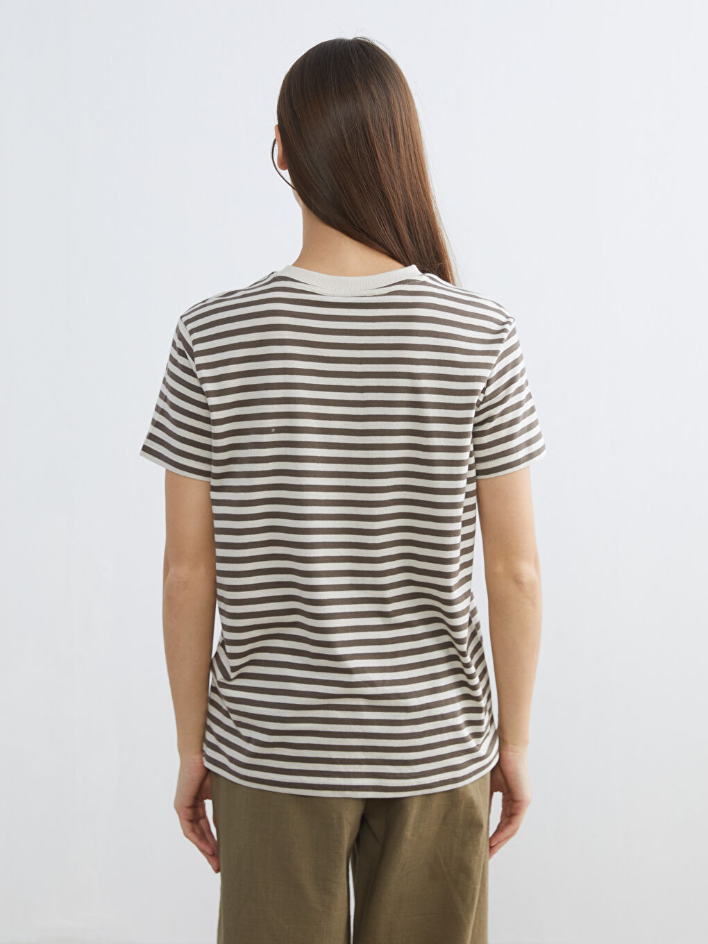 Majica sa prugama i okruglim izrezom.-3
