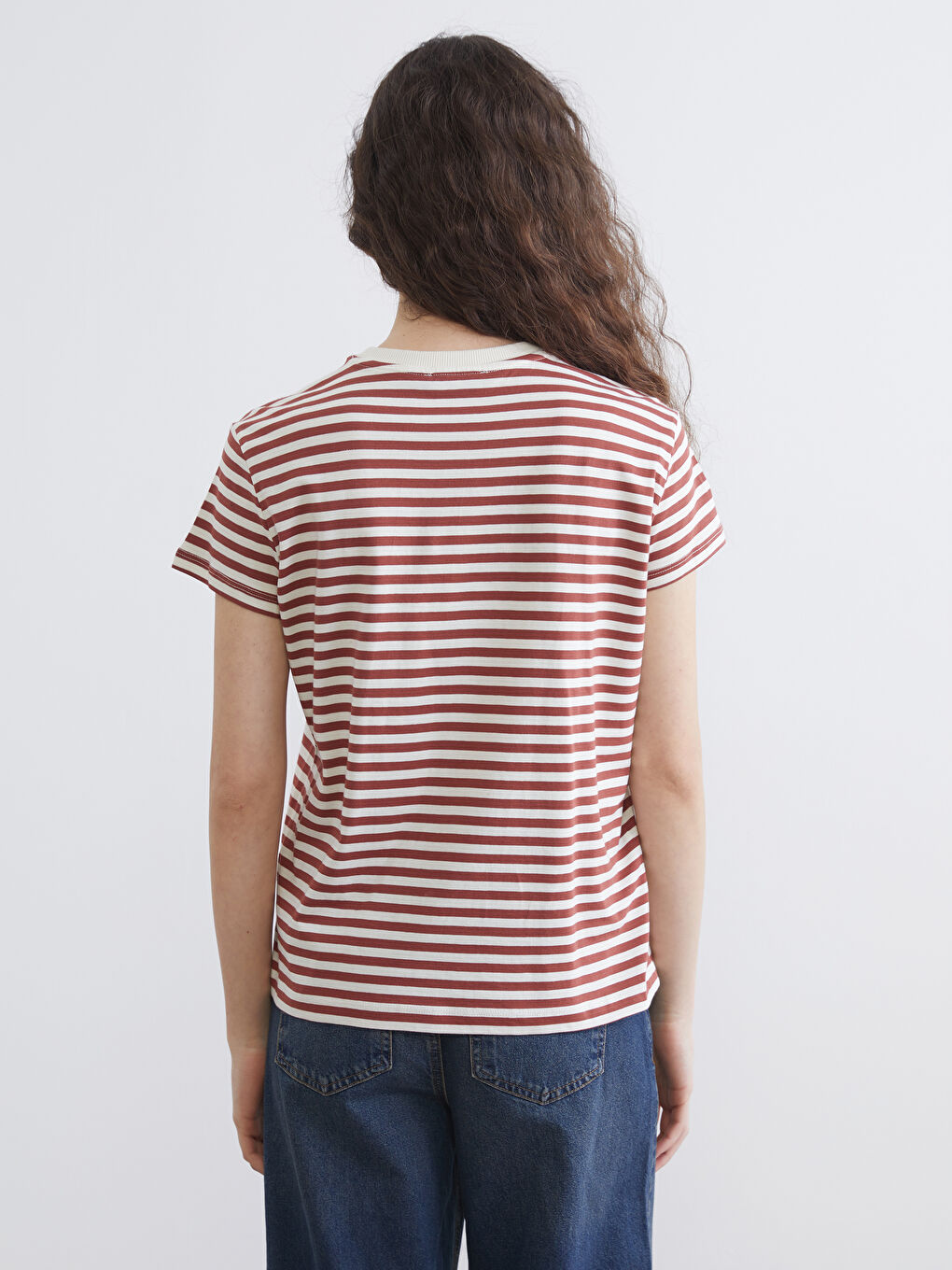Женская полосатая футболка с круглым вырезом-3