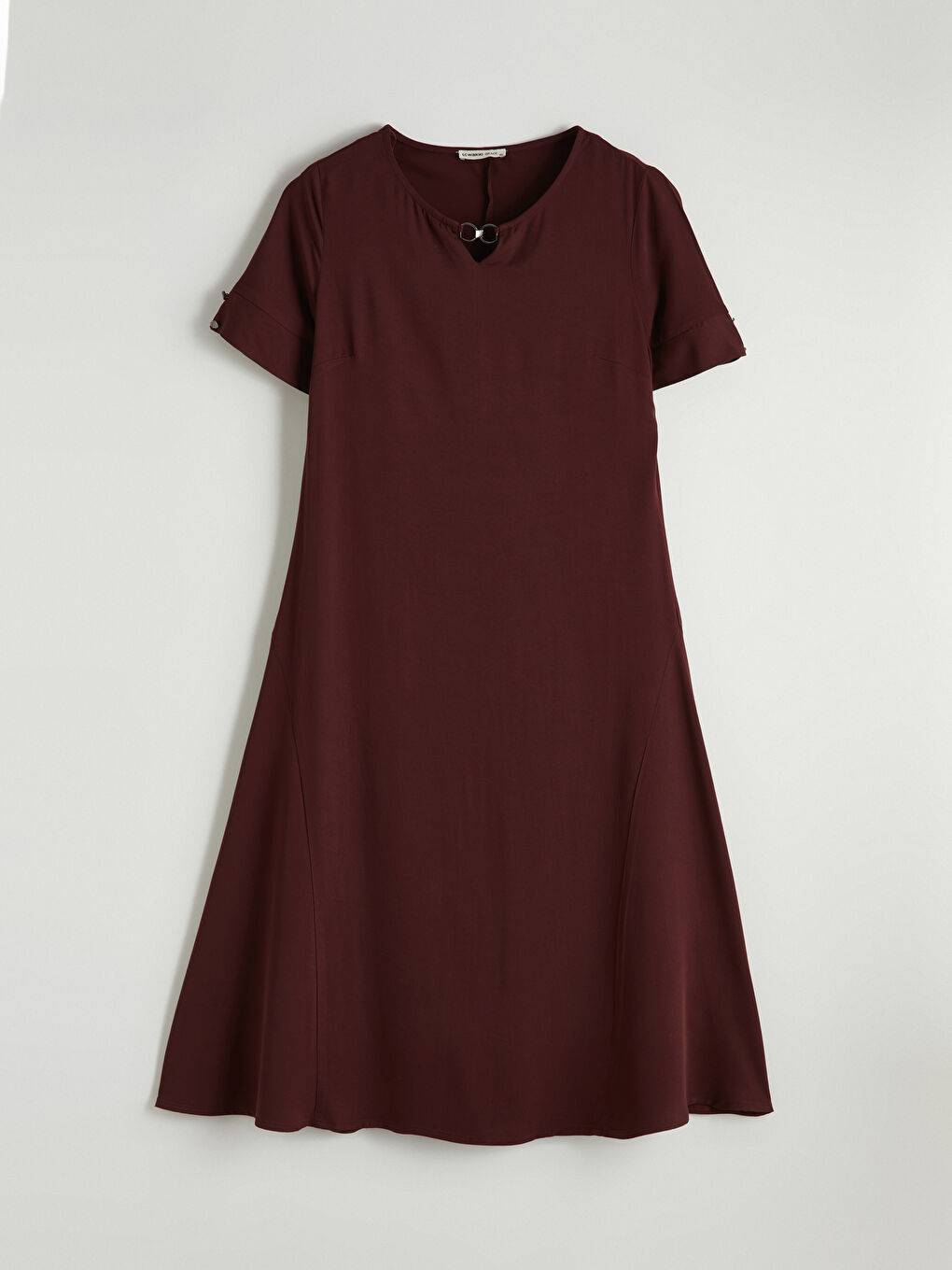 Robe à col rond avec détail accessoire en métal-4