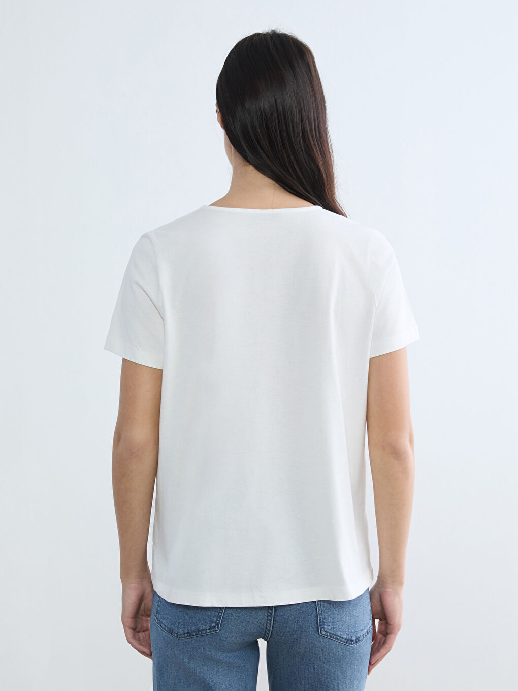 Beyaz Bisiklet Yaka Baskılı Kadın Tişört-3