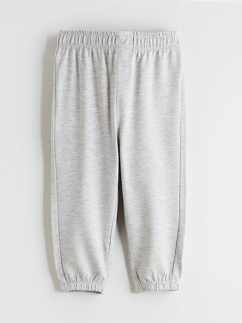 تەرەکسوتی غارغارێن کوڕی ساوا بە کەمەر لاستیک.