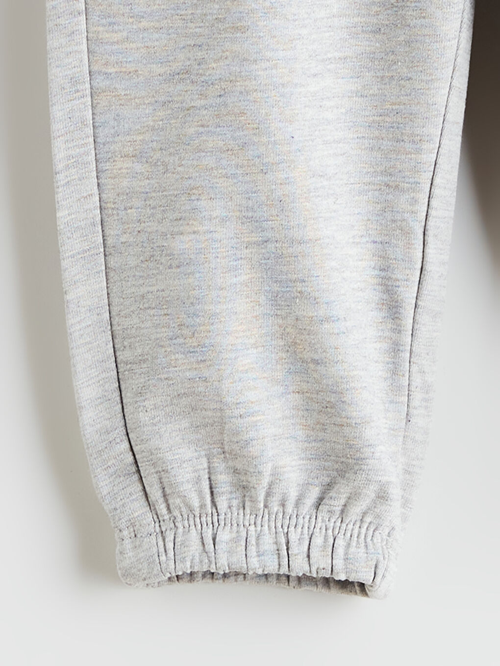 تەرەکسوتی غارغارێن کوڕی ساوا بە کەمەر لاستیک.-1