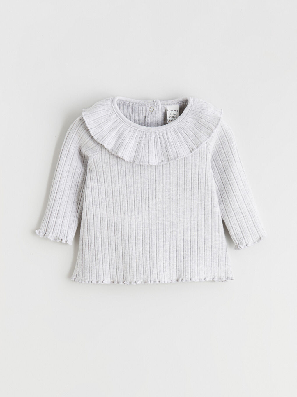 بلوزة طفلة بياقة بيتر بان وملمس مضلع.