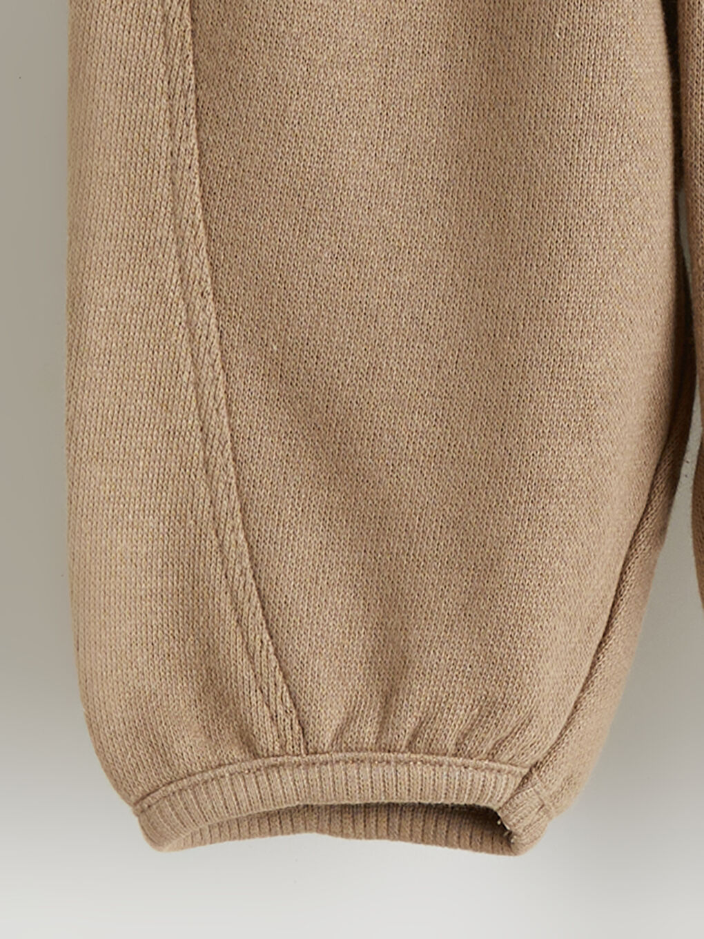 Baby boy jogger sweatpants with elastic waistband.-1