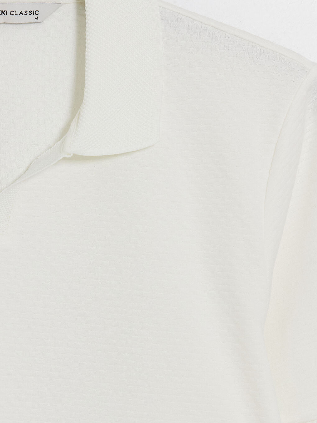 Beyaz Polo Yaka Dokulu Erkek Tişört-2