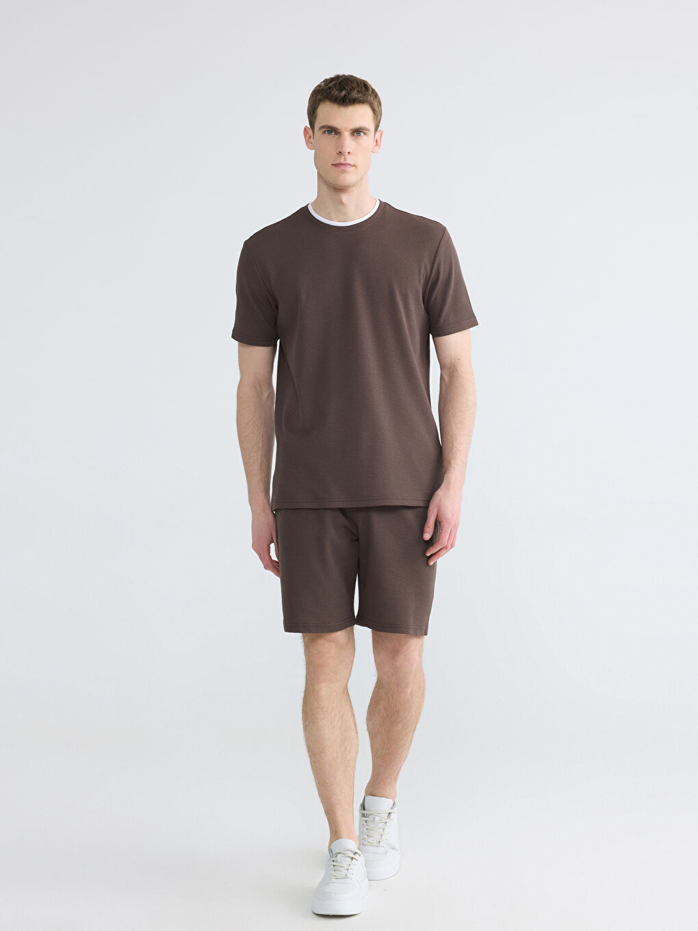 تيشيرت برقبة دائرية للرجال-1