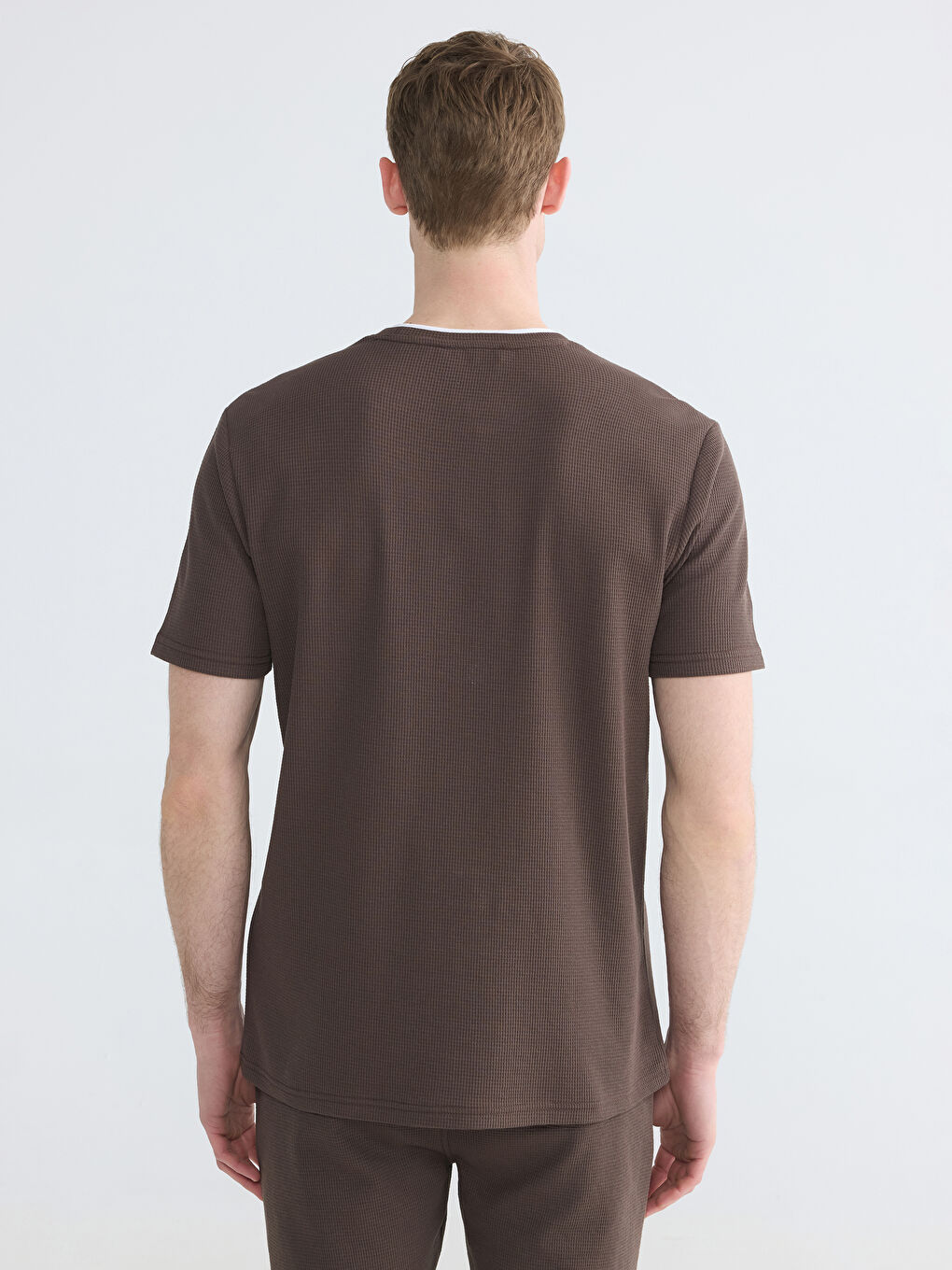 تيشيرت برقبة دائرية للرجال-3