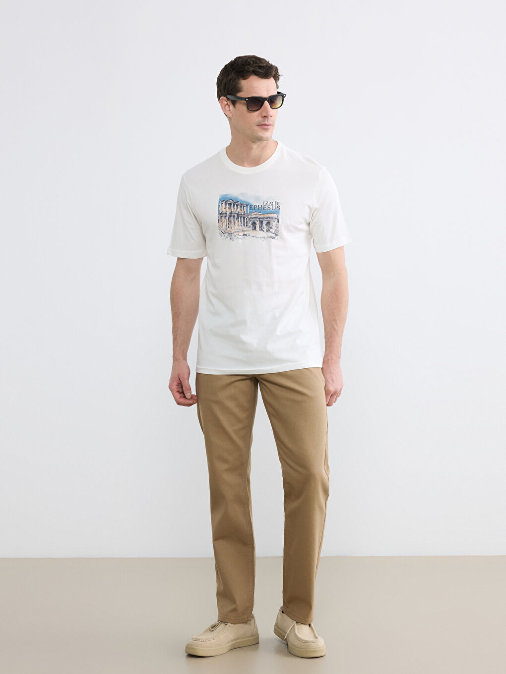 Ekru Bisiklet Yaka İzmir Baskılı Erkek Tişört-1