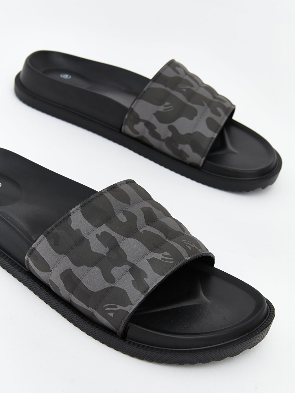 نەعل ڕه‌ش پیاو-2