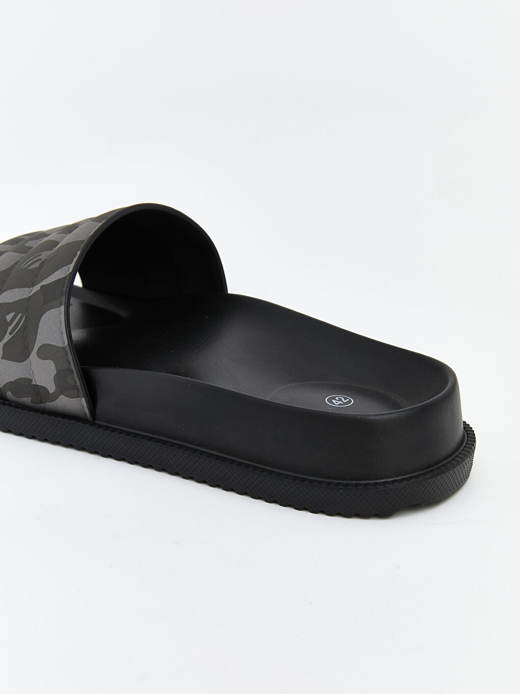 نەعل ڕه‌ش پیاو-4