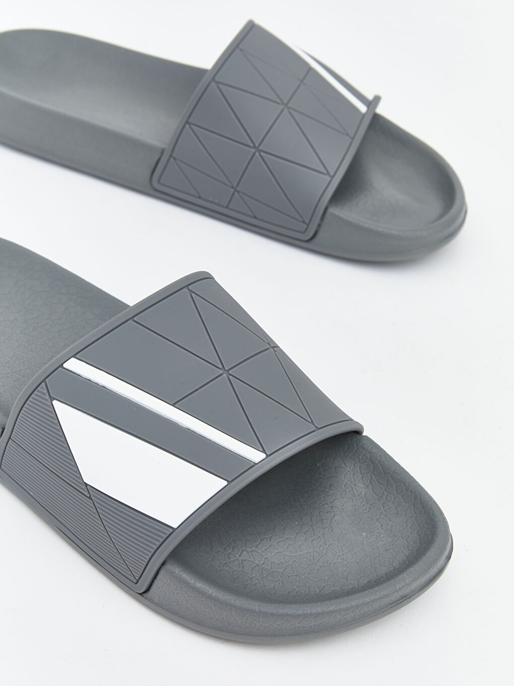 Мужские тапочки с широкой лентой и геометрическим узором-2