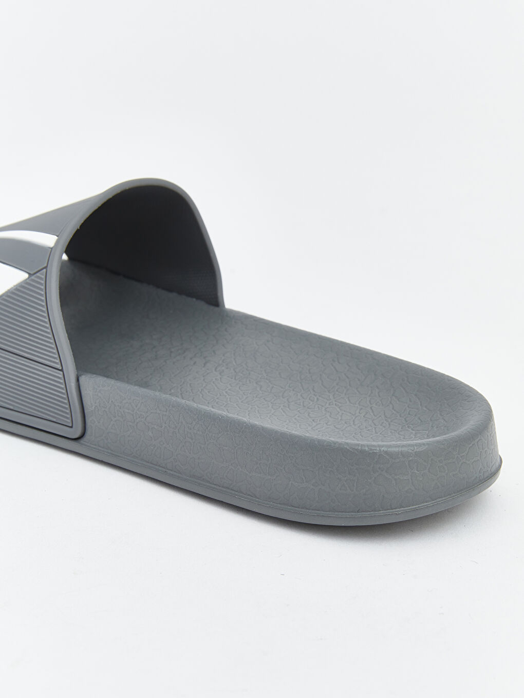 Мужские тапочки с широкой лентой и геометрическим узором-4