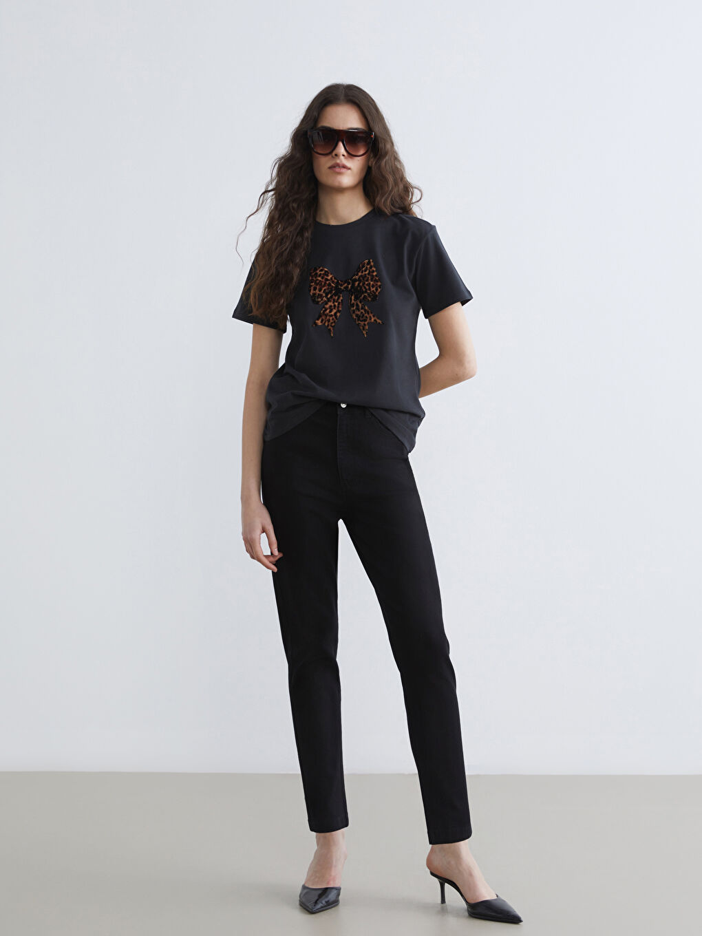 Siyah Beli Lastikli Slim Mom Kadın Jean Pantolon