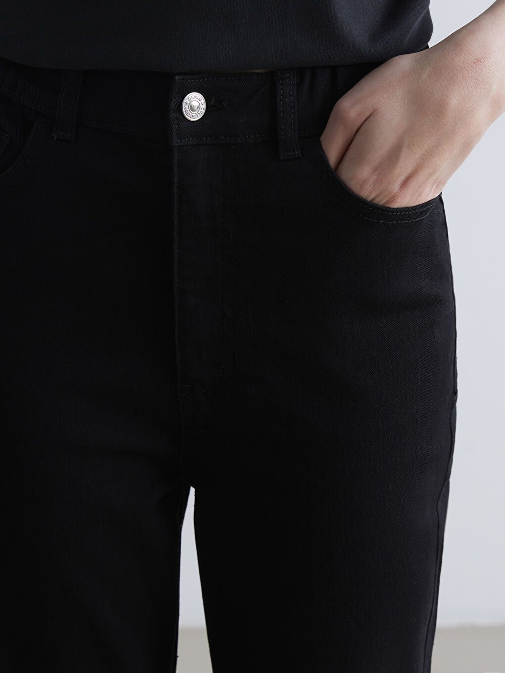 Siyah Beli Lastikli Slim Mom Kadın Jean Pantolon-2