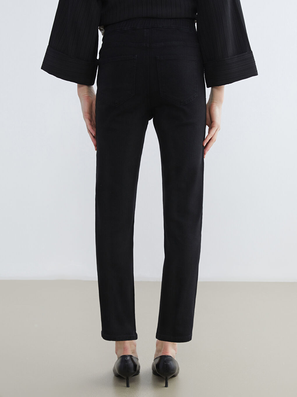 Siyah Slim Mom Kadın Jean Pantolon-3