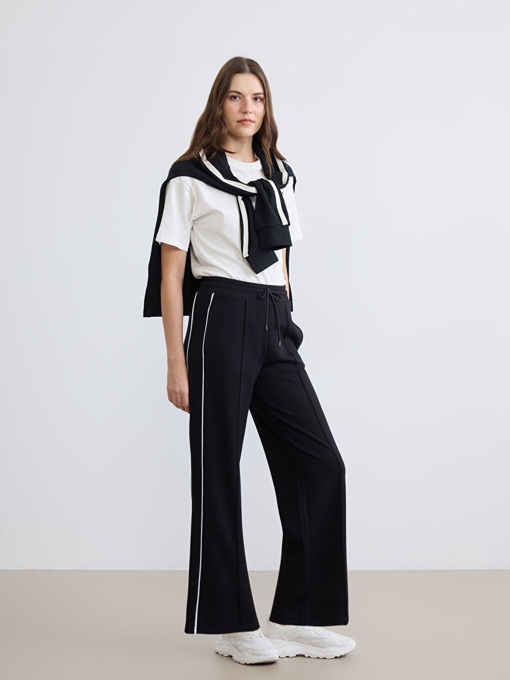 Woman BLACK Sweatpants