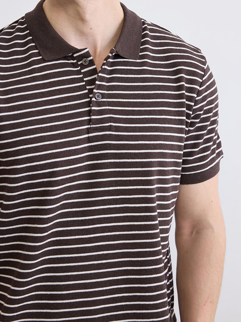 Kahverengi Polo Yaka Çizgili Erkek Tişört-2