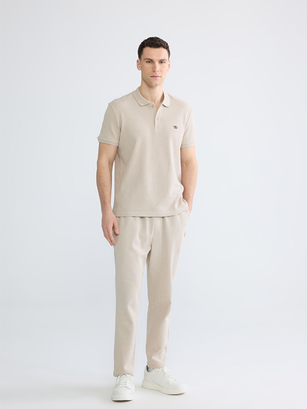 Bej Polo Yaka Nakışlı Erkek Tişört-1