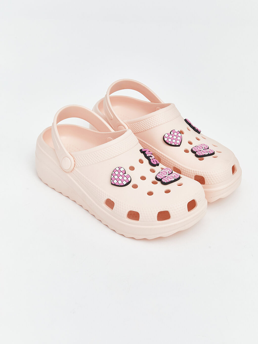 قبقاب نسائي مزين بالتفاصيل