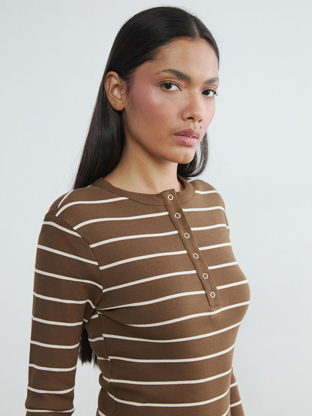 Gestreifter Rundhalsausschnitt-Körper.-2