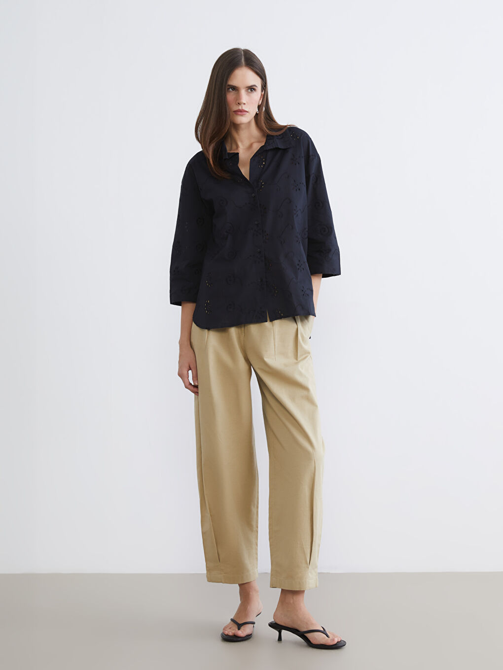 قميص واسع الحجم محبوك بثقوب للسيدات-1