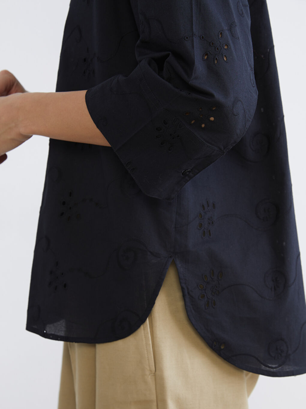 قميص واسع الحجم محبوك بثقوب للسيدات-2