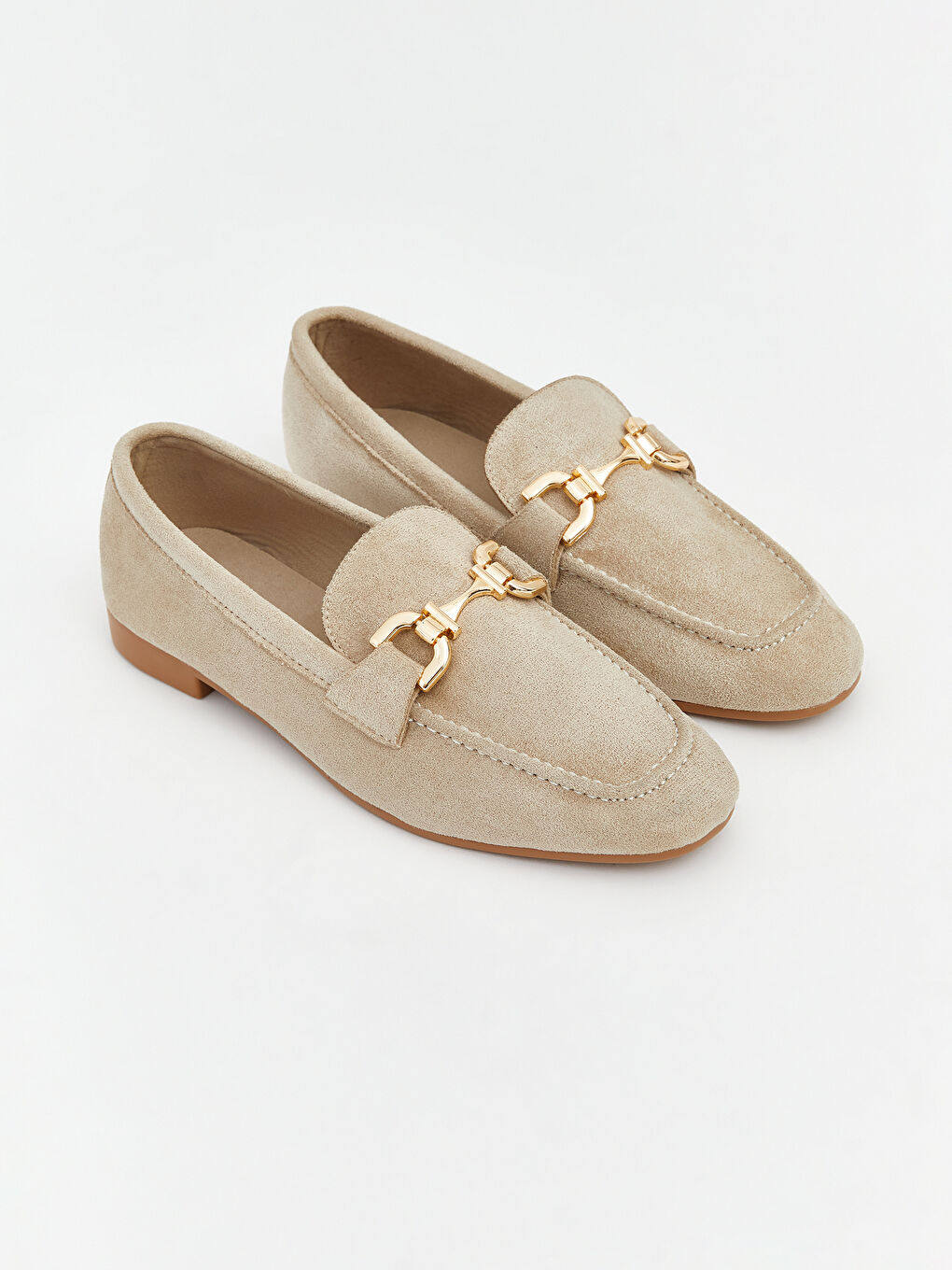 Bej Süet Görünümlü Metal Aksesuarlı Kadın Loafer