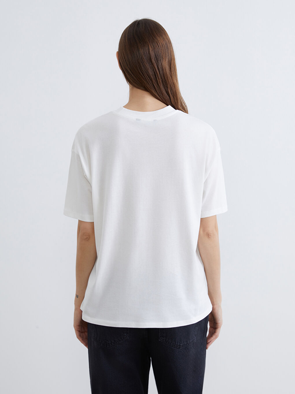 Ekru Bisiklet Yaka Baskılı Kadın Tişört-3