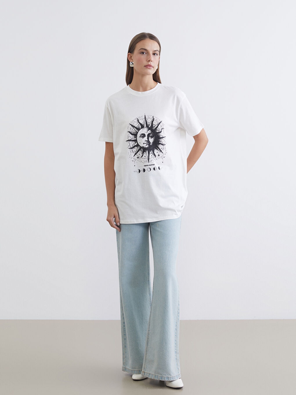 Ekru Bisiklet Yaka Baskılı Kadın Tişört-1