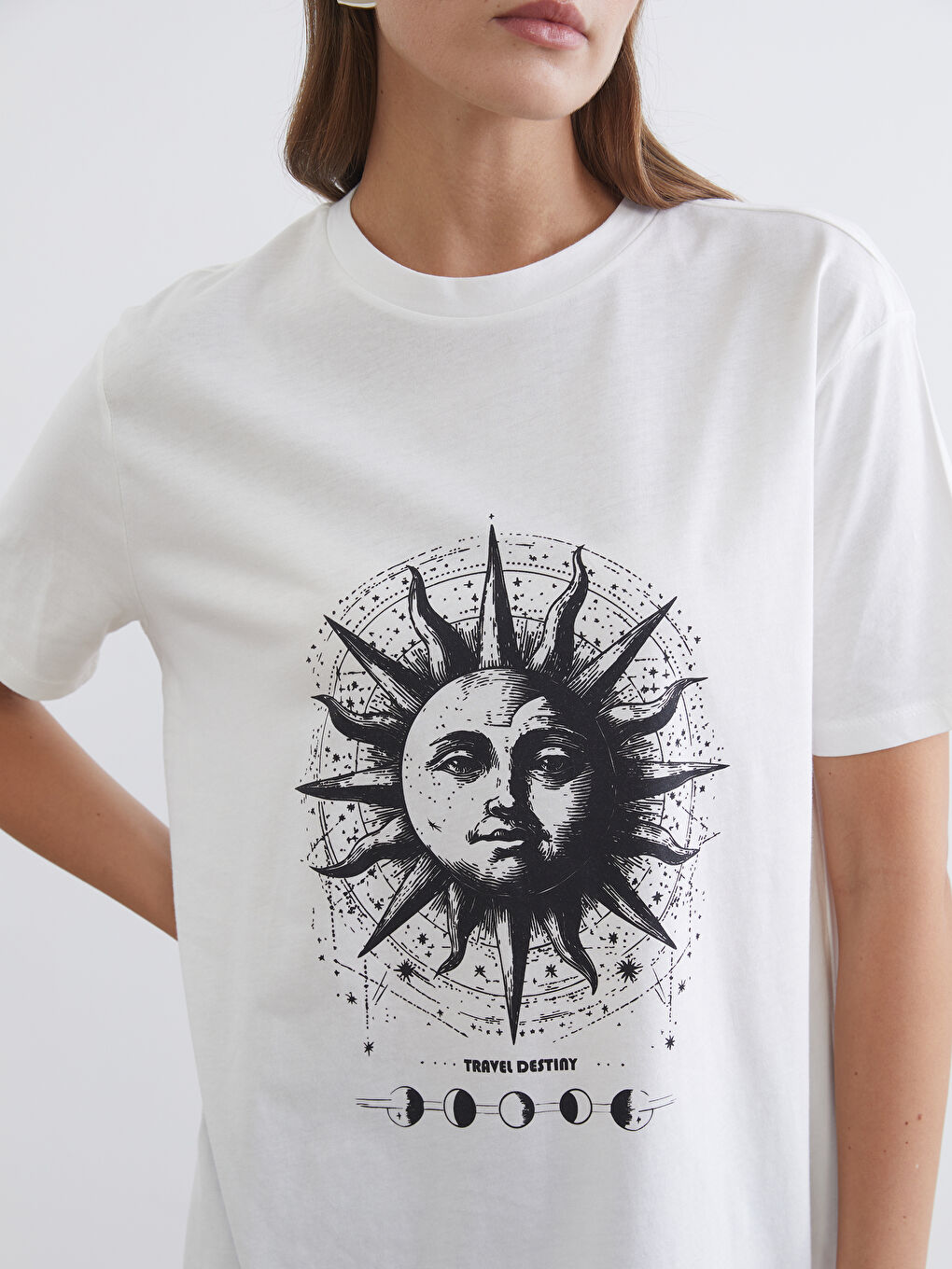 Ekru Bisiklet Yaka Baskılı Kadın Tişört-2