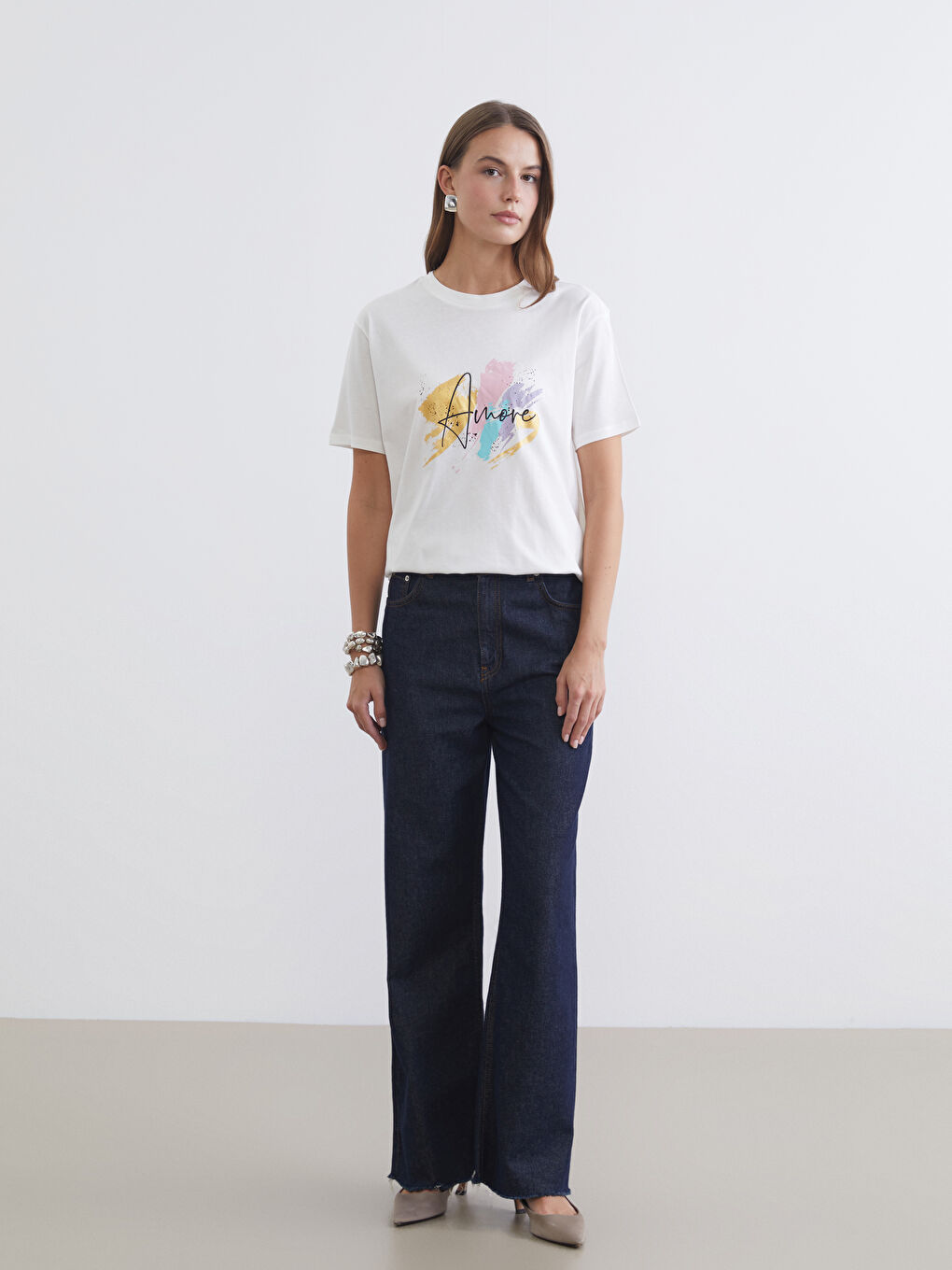 Ekru Bisiklet Yaka Baskılı Kadın Tişört-1